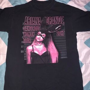Ariana Grande-Concert T-shirt !!